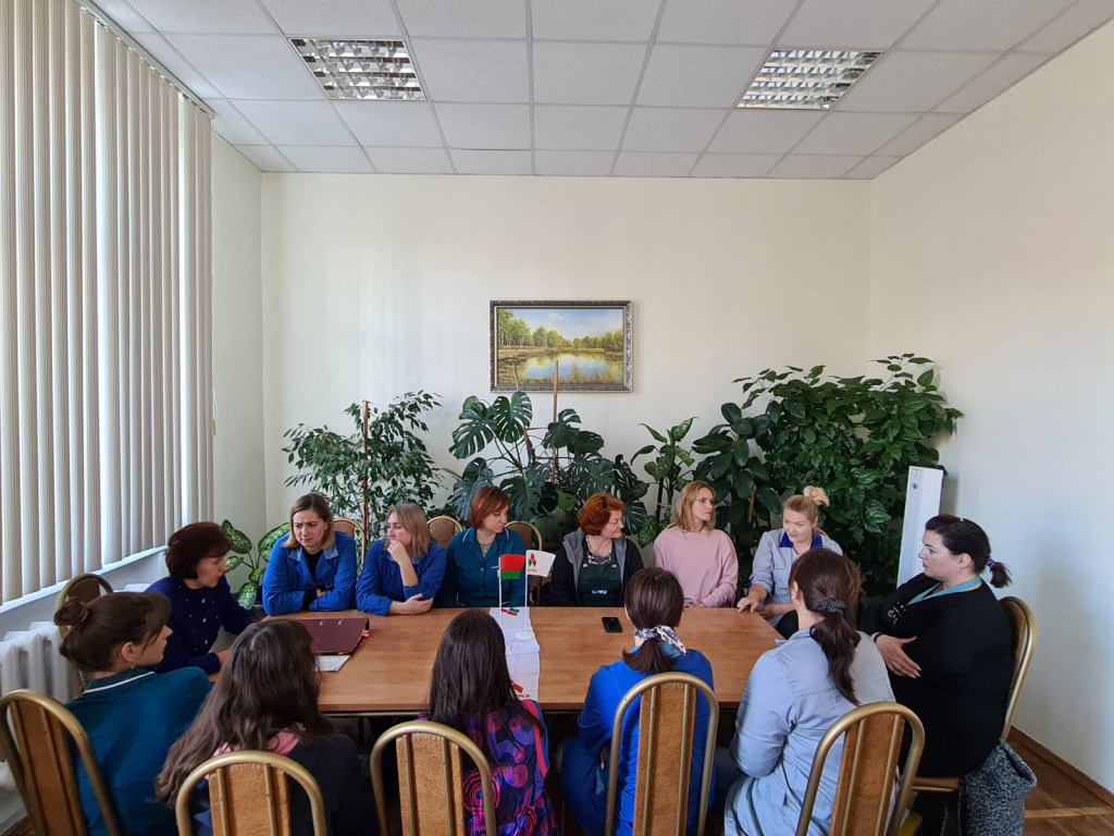 Диалоговая площадка Льготы и гарантии матерям (1).jpg Диалоговая площадка Льготы и гарантии матерям (1).jpg