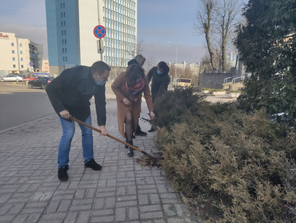 Субботник 22.04 (3).jpg Субботник 22.04 (3).jpg