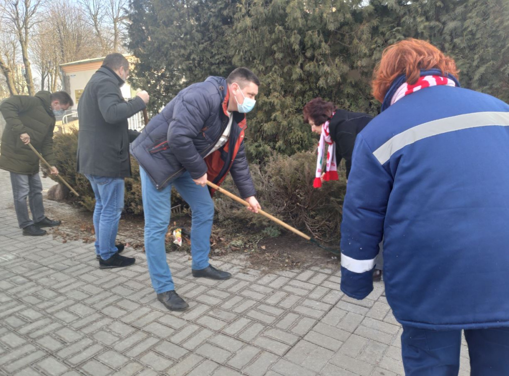 Субботник 22.04 (4).jpg Субботник 22.04 (4).jpg